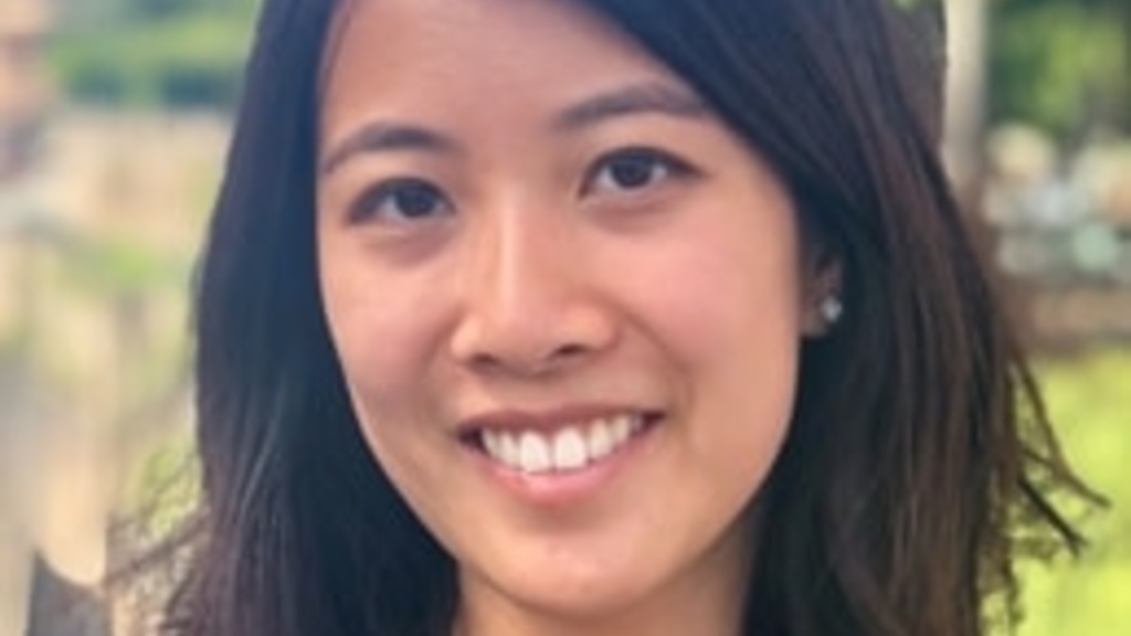 siqi lui smiling
